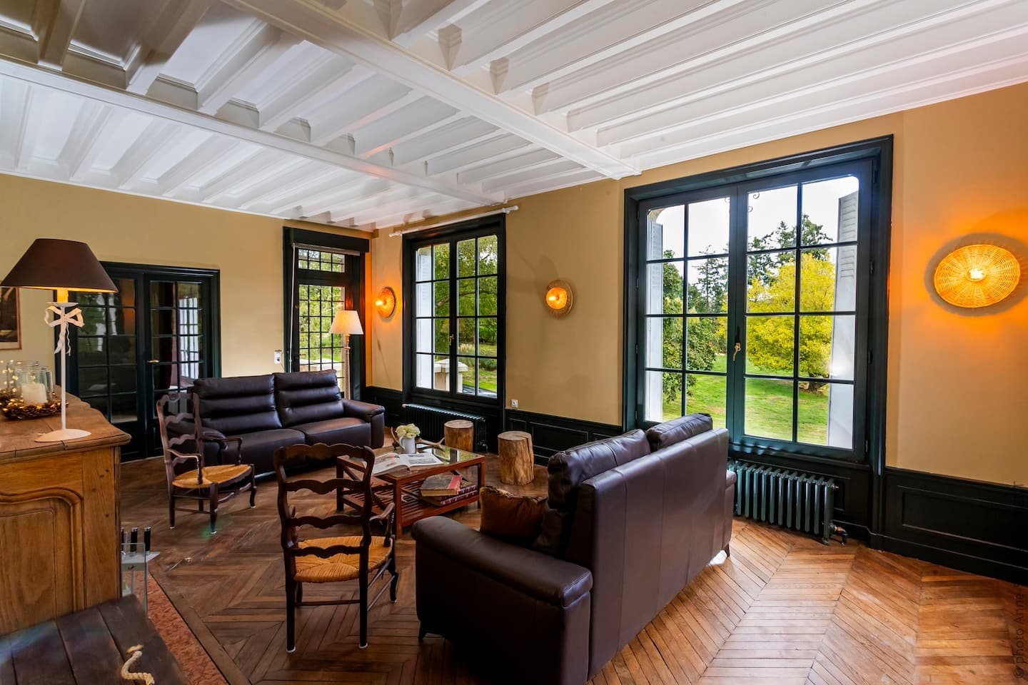 Salon lumineux du manoir